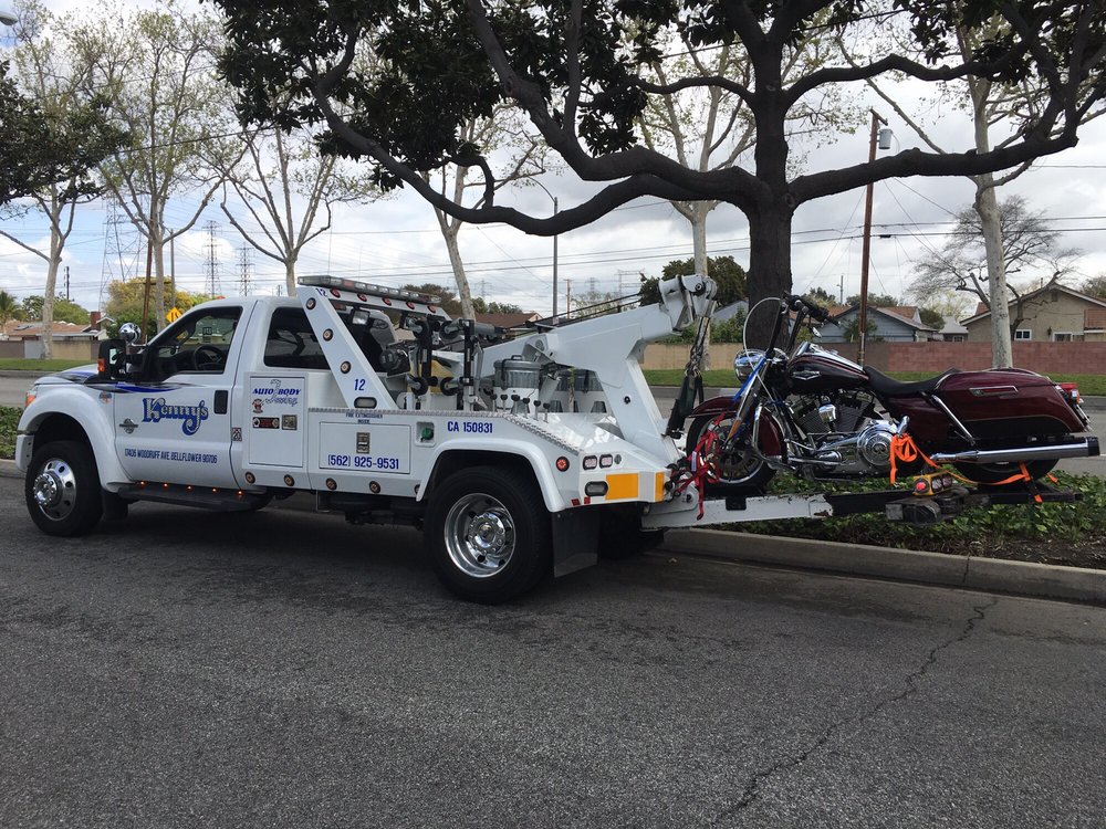 Bellflower, CA Auto Body & Towing Services Kenny's Auto Body & Towing
